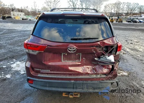 2018 Toyota Highlander Le z USA, uszkodzony, nr VIN 5TDBZRFH3JS914922